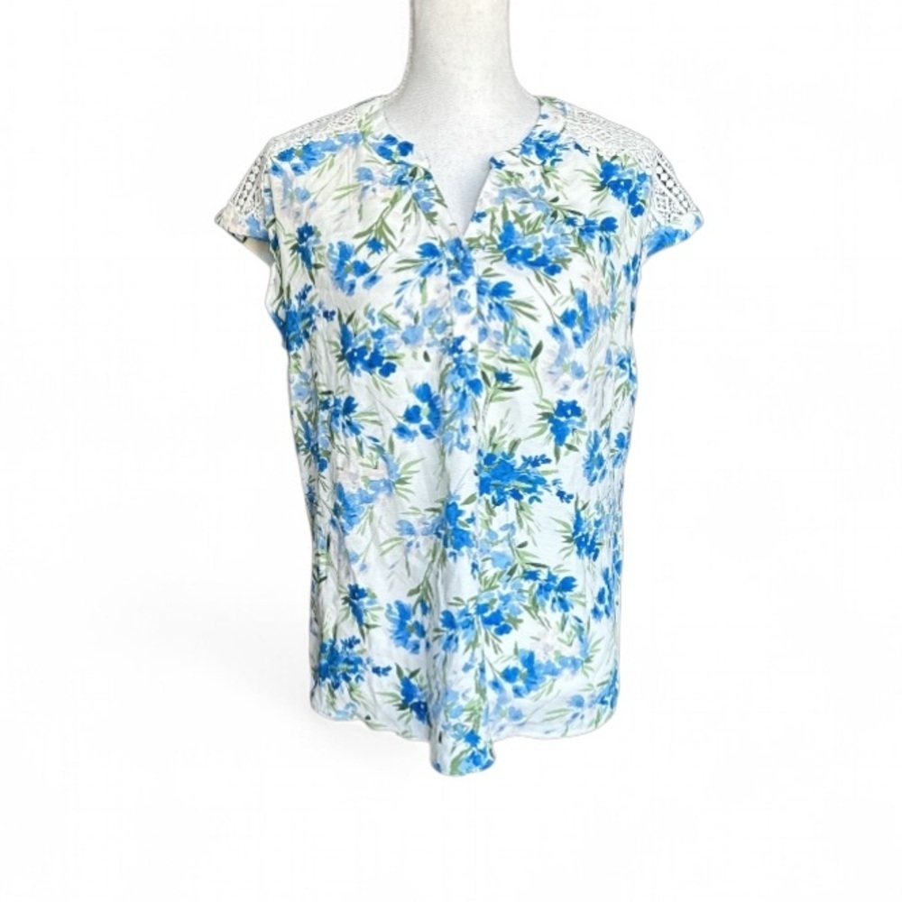 Fortune & Ivy, Stitch Fix Blue & White Floral Crochet Short Sleeve Top
